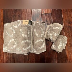 Wrangler Beige and Brown Horseshoe Bath Towel Set